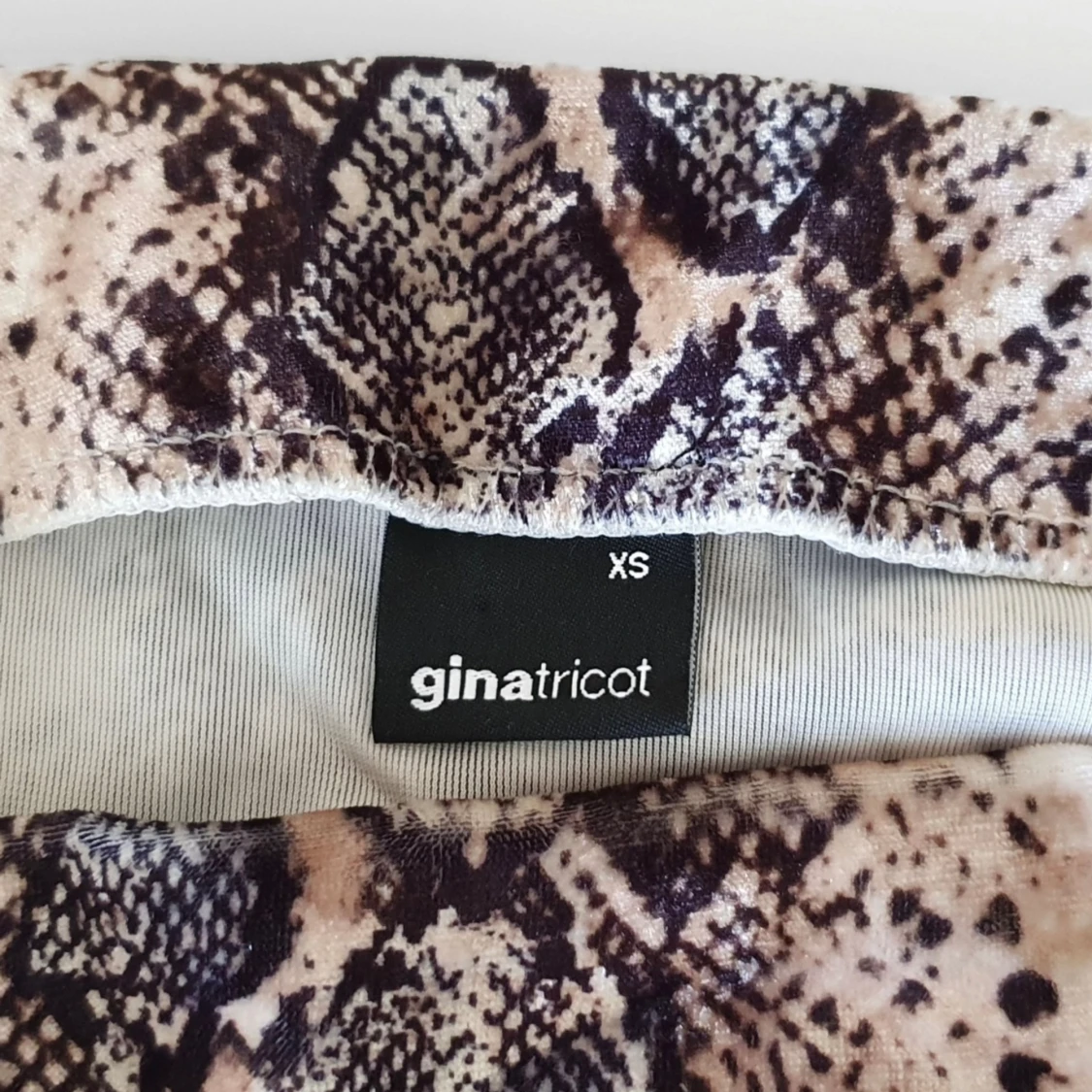 Beige snake kjol XS Gina Tricot  - 90