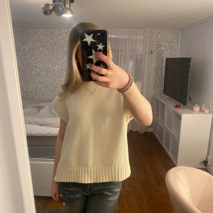 Beige stickad topp  - Strl L men passar S💕
