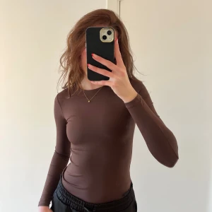 Skims liknande tröja - Liknar skims fast materialet är lite tjockare, kan användas utan bh. Använd fåtal gånger