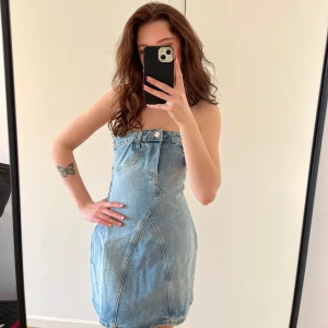 Jeans klänning - Fin klänning i jeans material. Använd två gånger!!