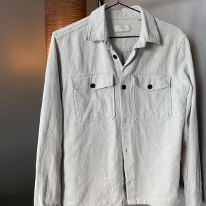 Overshirt från Jack and Jones - En fin Overshirt från Jack and Jones i storlek M passar S. Skick 7/10