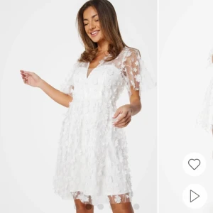 Vit klänning - Säljer denna snygga klänning från bubbelroom. Köpte den till studenten men hittade en annan klänning. Klänningen är helt i nyskick då den ändrat är provad. Köpt för 999kr, priset går att diskutera