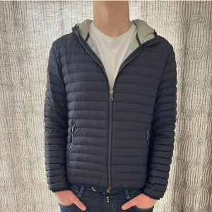 Colmar jacka - Sjukt fin jacka som passar perfekt både inför våren och sommarn! Knappt använd, skicket är 9/10! Passar även för xxs, Vid fler frågor/bilder kontakta mig