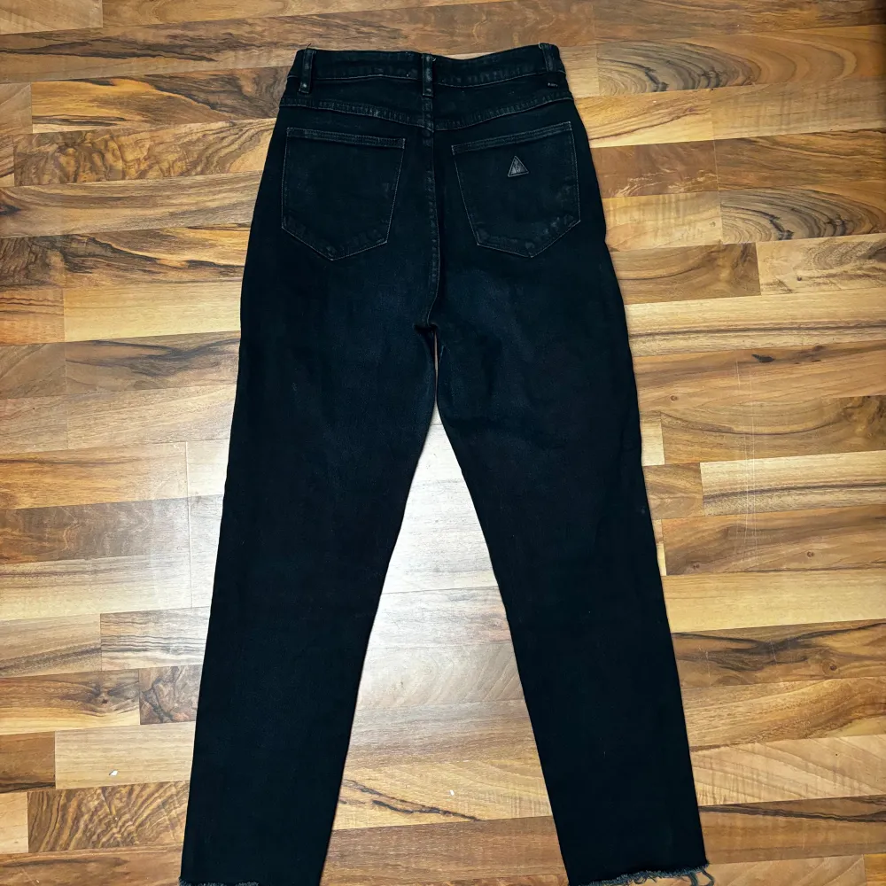 Svarta momjeans från Abrand jeans använda fåtal gånger . Jeans & Byxor.