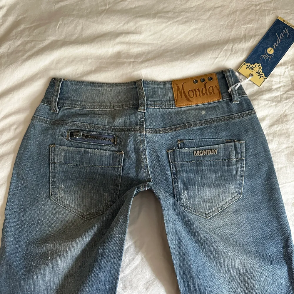 Vintage från Monday med lapp kvar💓midja 36 innerben 83 jae 165. Jeans & Byxor.