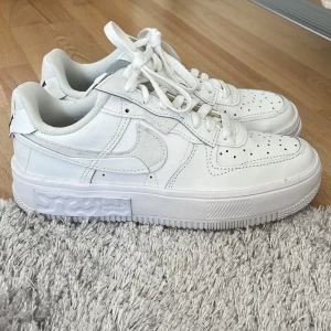 Nike air force 1  - Använda knappt en gång, ny skick. Fin kvalitet och bra passform. Storlek 38