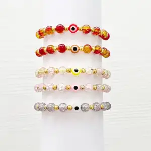🫶🏼 Nytt armband görs vid varje köp!Handgjord av oss Finns i många olika färger   Går att designa ett eget smycke  Köp sker via DM eller vår hemsida ❤️ 
