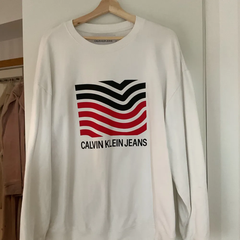 Säljer min tröja ifrån Calvin Klein. Har använt den några gånger men den är i bra skick. Tröjor & Koftor.