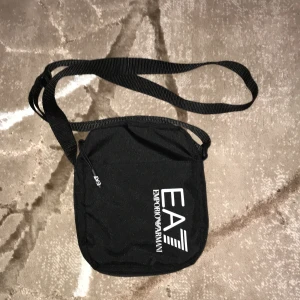 Armani väska  - Sjukt bra sick säljer på grund av ingen användning 