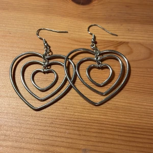 Örhängen  - Örhängen i bra skick 😊