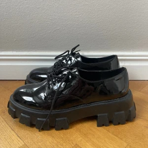 Loafers - Snygga loafers från Nelly som är oanvända. Säljer pga att de inte användas.