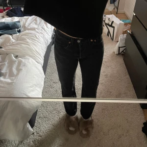 svarta levis 501 - jättefina levis jeans 501, använda max 5 gånger  w.27 L.32