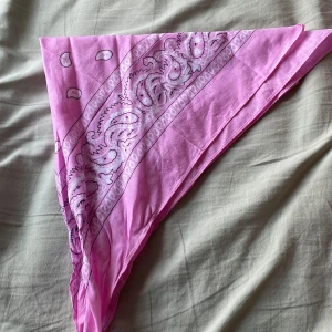 Bandeau - Använd en gång till Barbie filmen💓💋 lite skrynklig då den varit knyten men stryker💕