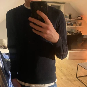 Massimo dutti tröja i Kashmir material - Jättefin Massimo dutti tröja, i kashmirblandat material. Jättebra skick. Storlek M