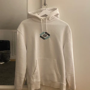 Hoodie - Hoodie från herr avdelningen på ASOS i storlek XS. Fint skick utan fläckar, hör gärna av er vid frågor!😊
