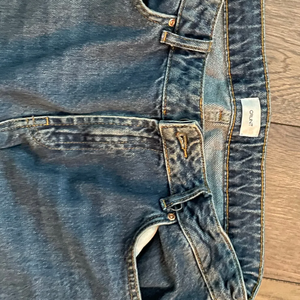 Tja! Säljer ut lite av garderoben som inte kommit till användning Grunt jeans som sitter precis som Jack&Jones, skitsnygg mörkblå färg som passar till allt. Är villig att diskutera pris! och jag skickar varan inom 2 dagar. Ha det bäst // Filip. Jeans & Byxor.