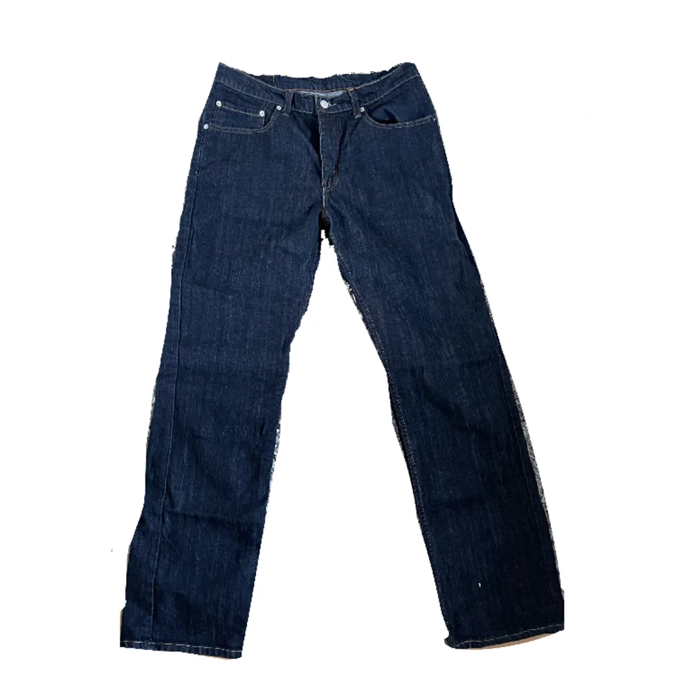 Unisex Levis jeans i väldigt bra skick, väldigt snygga. Köpt i Amerika för några år sedan men använt ett fåtal ggr 🫶🏻. Jeans & Byxor.