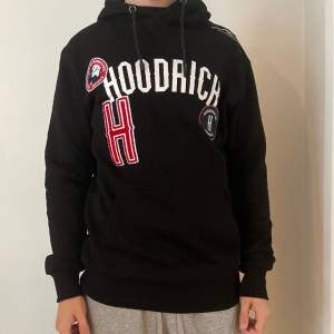 Hood Rich svart hoodie 