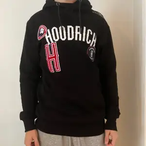 Hood Rich svart hoodie 