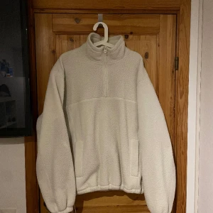 Fleecejacka - Weekday fleece jacka i tjockt o skönt material🔥🔥