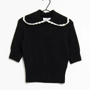 Stickad topp - Så fin stickad kortärmad topp från &otherstories🎀Använd en gång så bra skick! Pris kan diskuteras vid snabb affär, skriv vid frågor eller fler bilder🤗💘