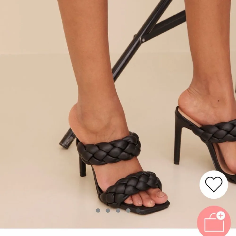 Sandal klackar från Steve madden. Helt nya och oanvända. Storlek 37.   Sälja pga att jag missade returen!. Skor.