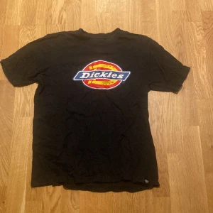 Dickies tröja - Tröja som inte kommer till användning utan defekter, hör av er om frågor!