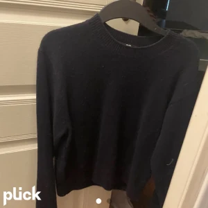 Stickad tröja - Sälja för 120 kr, st S