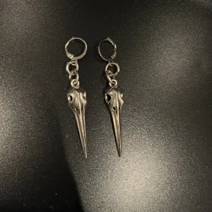 Örhängen - Jättecoola örhängen, egengjora. Skriv för fler bilder.