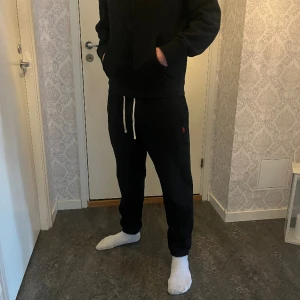Ralph lauren tracksuit - Ralph lauren tracksuit storlek M. Väldigt bra skick.