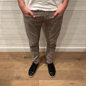 Dondup byxor - Tja! Säljer dessa sjukt snygga dondup byxor! Skick 8/10 nypris runt 3000 och säljs för endast 799! Vid minsta fundering är det bara och höra av sig!