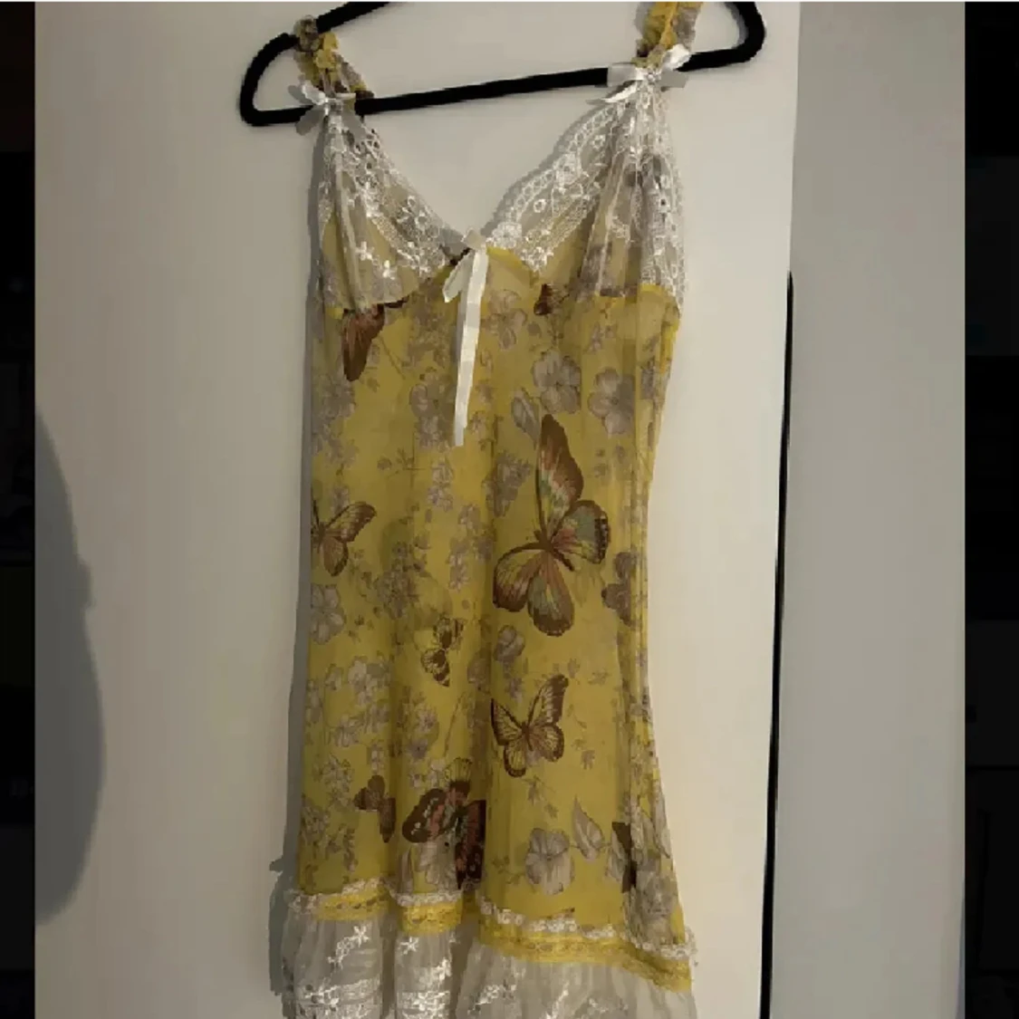 Gul somrig klänning 