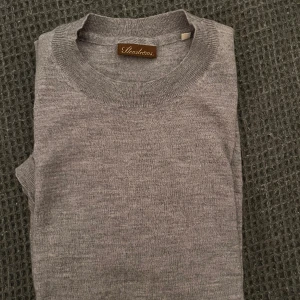 Stenströms T-shirt - Grå T-shirt från stenströms i skönt merinoull material. Använd 2 gånger så fortfarande i utmärkt skick.