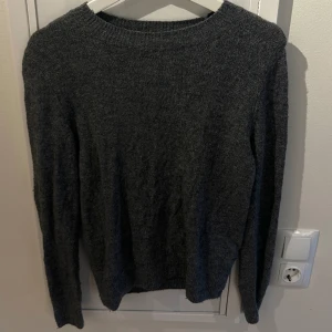Grå stickad tröja! - Storlek XS, från H&M