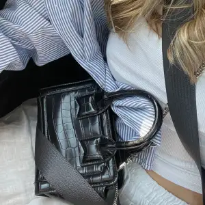 Väska från Zara i toppen skick 👌 använd fåtal gånger