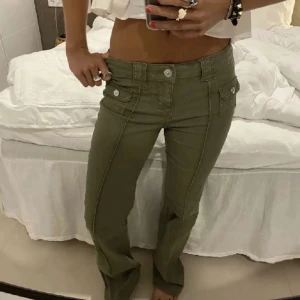 Low waist jeans  - Jeans från h&m. Säljs inte längre. Båda bilder är lånade.  