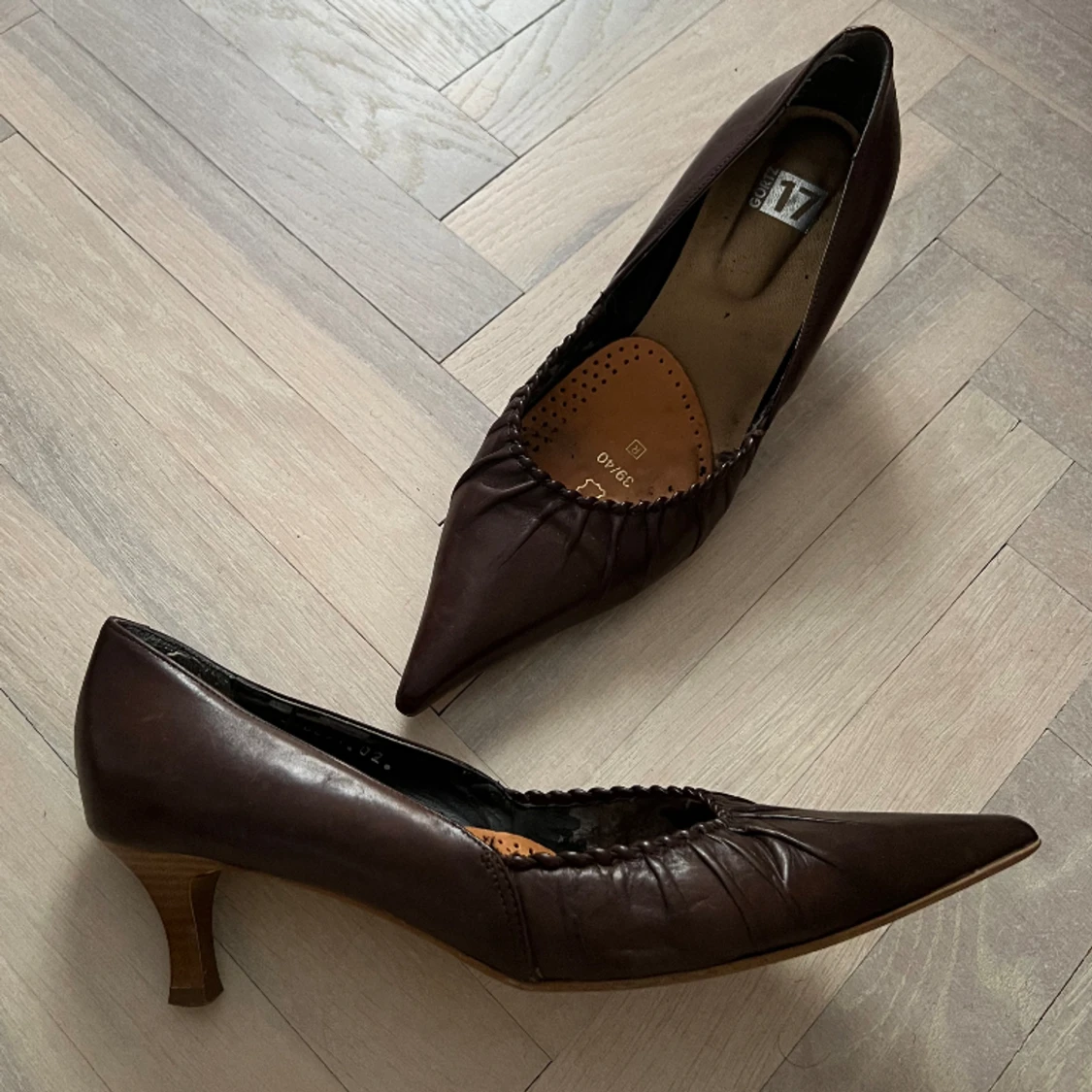Bruna läderklackar - 90