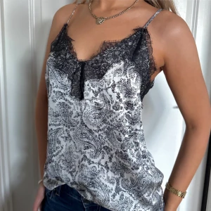 Spetslinne✨ - Supersnyggt linne ifrån h&m💘 strlk 32, skriv för fler bilder så löser jag det🫶🏼