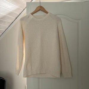 Stickad tröja  - Vanlig stickad tröja.  Skick 8/10