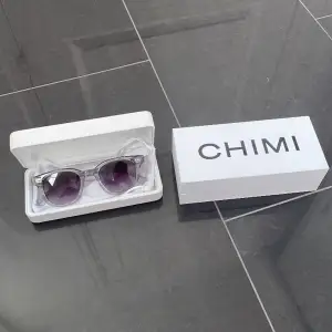 Säljer nu mina riktigt snygga chimi glasögon. Perfekta inför sommaren. Priset är ej hugget i sten och kan sänkas vid en snabb affär. Hör av er om ni har några funderingar👍🏼
