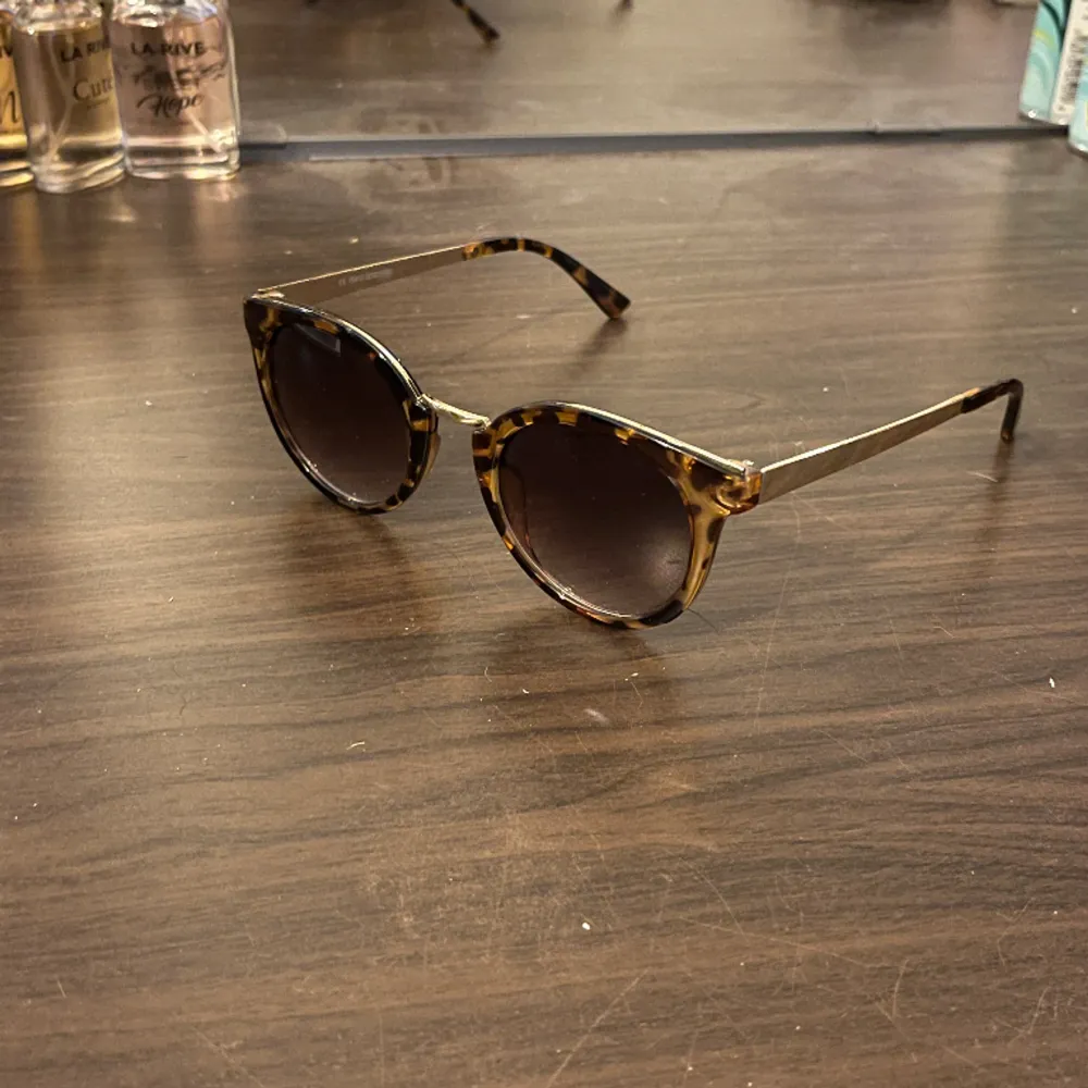 Solglasögon från H&M. Accessoarer.