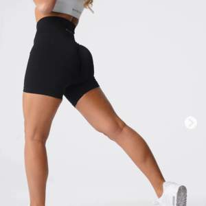 Svarta shorts från nvgtn, använda två gånger och i bra skick🩵 Black Solid Seamless Shorts på hemsidan