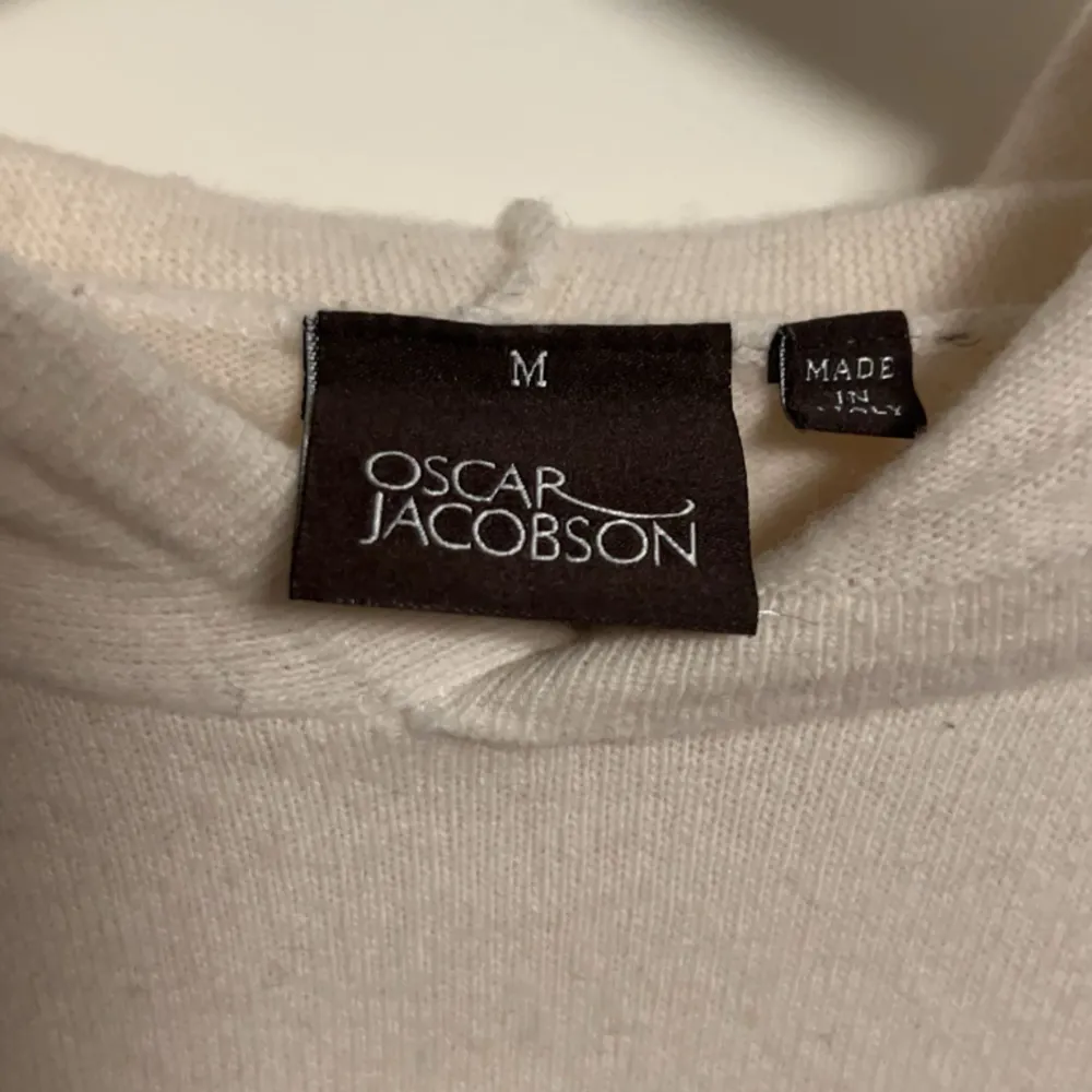 Säljer denna snygga Pascal hoodie från Oscar Jacobson. Storlek M och bra kvalitet. Hoodies.