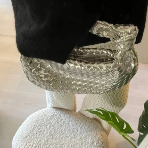 Snygg väska  - Köpt på plick men jätte bra skick!! 