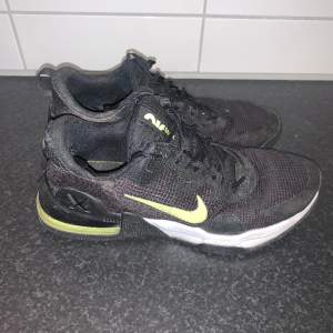 Nike skor storlek 44,5. Nypris 1000kr Dm vid intresse 