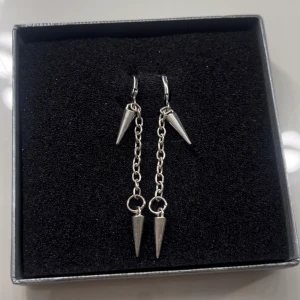 Örhängen - Super duper gulliga örhängen💘 Styckpris 30kr eller ett par för 50kr!