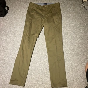 Chinos  - bra skick, använts 1 gång 