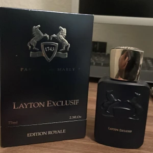 Layton Exclusif 75ml - Köpt här på plick. Säljes nu vidare då jag inte var så förtjust i lukten. Endast sprayad ett antal gånger, ca 74ml kvar skulle jag gissa. Skriv vid fler frågor, är också öppen för bud. Originallådan tillkommer, även den i bra skick.