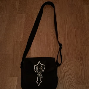 Trapstar väska  - Har tröttnat på den och behöver pengar 