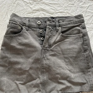 Jeanskjol - Fin jeanskjol från lager, säljer då den är för liten💗